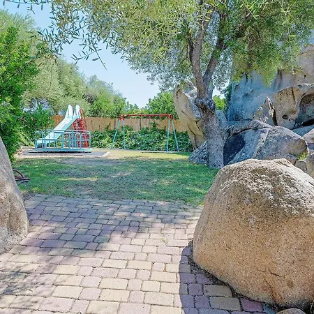 Appartamento Beautiful In W/ 1 Bedrooms Golfo Aranci