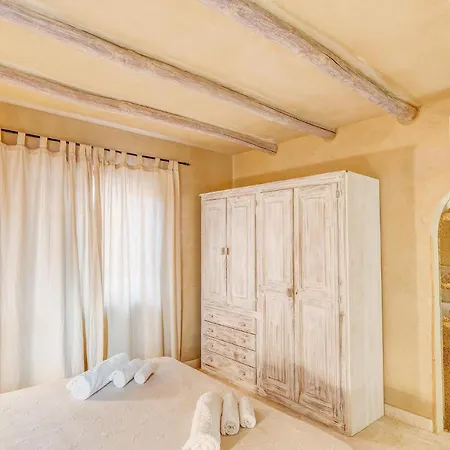 Beautiful In W/ 1 Bedrooms Golfo Aranci